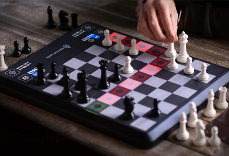 chessup-smart-chess-board-stuff-detective