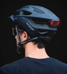 sena-r1-evo-smart-cycling-helmet-stuff-detective