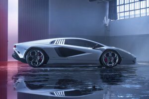 2022-Lamborghini-Countach-LPI-800-right-side