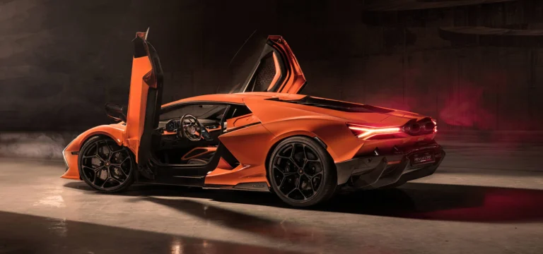Lamborghini Reveals First Super Sports V12 Hybrid Plug-in: Revuelto