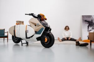 MW CE 04 Vagabund Moto Concept: The Multifunctional Urban E-Scooter